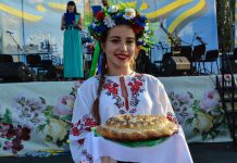 Подарок ко Дню города Терновка — памятник и площадь Тараса Шевченко (ФОТО)