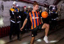 Футболист ФК Шахтер установил рекорд по набиванию мяча в павлоградской шахте