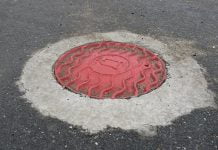 Почему некоторые люки в Павлограде покрашены красным?