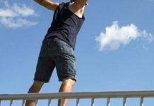 В Павлограде полиция спасла парня, который хотел броситься с моста