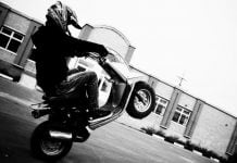 Мужчина угнал скутер со стоянки шахты, на которой работает