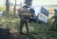 Из-за плохих дорог на Павлоградщине микроавтобус упал в кювет