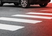 В Павлограде автомобиль на переходе сбил женщину