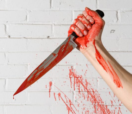 На Павлоградщине девушка ударила отчима ножом в пах