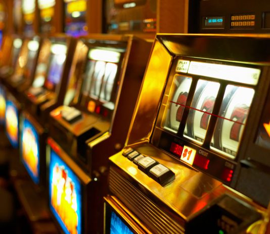 Павлоградцев подозревают в создании трех игровых залов