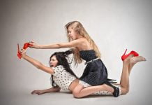 На Павлоградщині жінка приревнувала чоловіка і побила сусідку