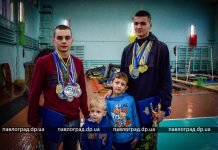 В Павлограде наградили кикбоксеров — чемпионов мира