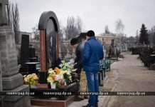 В Павлограде неизвестные надругались над могилами бойцов АТО (ФОТО И ВИДЕО)