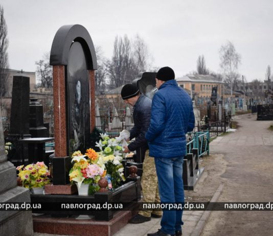 В Павлограде неизвестные надругались над могилами бойцов АТО (ФОТО И ВИДЕО)