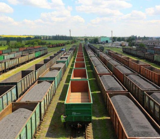 Працівник залізниці організував «сімейний підряд» з розкрадання вугілля