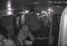 В сеть попало видео, как в Павлограде парень украл кассу у водителя автобуса