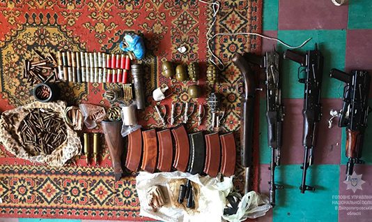 У павлоградца обнаружили оружейный арсенал из зоны АТО (ФОТО и ВИДЕО)