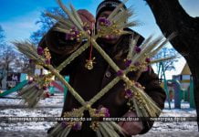 Павлоградцы начали святить воду в Крещенский Сочельник (ФОТО и ВИДЕО)