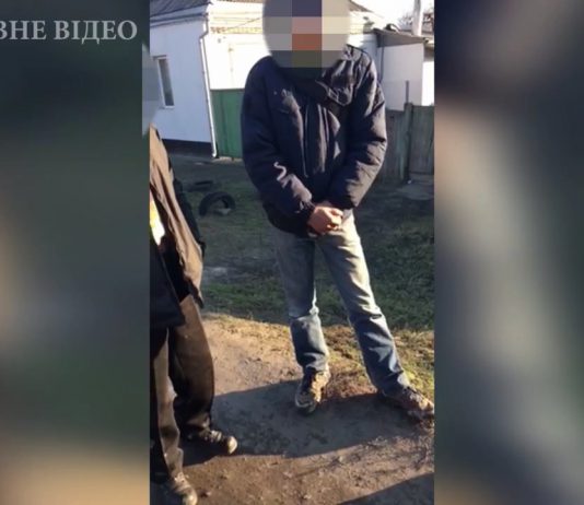 Павлоградец предлагал прохожим купить амфетамин (ВИДЕО)