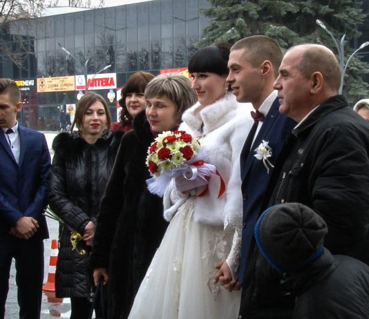 ЗАГС Павлограда проводит необычный флешмоб ко Дню влюбленных (ФОТО и ВИДЕО)