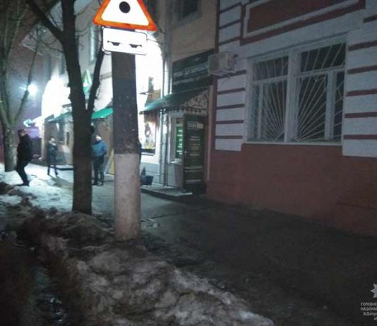 В Павлограде грабитель пытался убить себя при задержании (ВИДЕО)