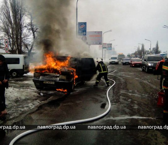 В Павлограде загорелся внедорожник (ФОТО и ВИДЕО)