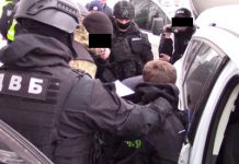 На Павлоградщине орудовала банда наркодиллеров, у которых «сидел на зарплате» сотрудник полиции (ФОТО и ВИДЕО)