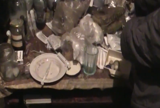 В квартире павлоградец хранил «ассортимент» наркотиков (ВИДЕО)