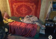 В Павлограде трое молодых людей избили человека