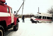 В Павлограде «скорая помощь» трижды застревала в сугробах