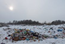 Свалка под Павлоградом не прекращает гореть даже зимой