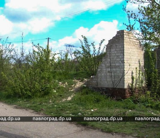 Дома-призраки: павлоградцев прописывают в развалинах (ФОТОФАКТ)