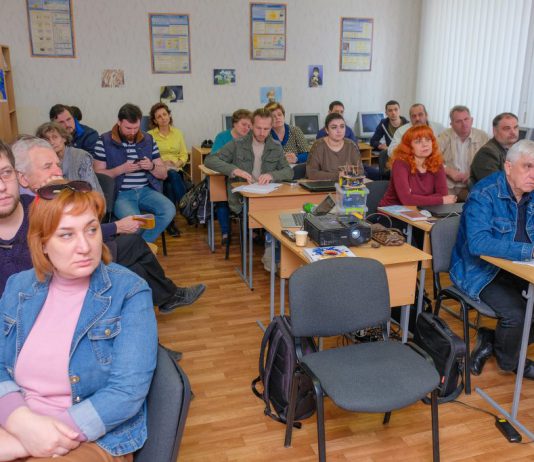 Учителя Павлограда начали обучение на курсах робототехники