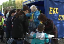 Школа №7 раздавала эко-сумки вместо пакетов