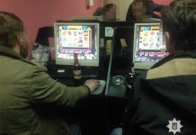 В Терновке полицейские уже 6-й раз попытались остановить работу зала игровых автоматов