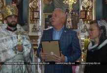 Вдове Валентина Цешковского вручили документы о присвоении ему звания Почетного жителя Павлограда