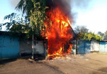 В Першотравенске сгорел гараж и автомобиль в нём