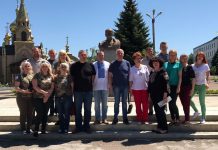 Мэр Павлограда и волонтёры привезли помощь в прифронтовую Марьинку