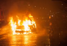 В Павлограде одновременно загорелись два автомобиля