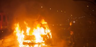 В Павлограде одновременно загорелись два автомобиля