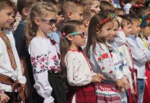 Когда в школах Павлограда прозвучат первые звонки