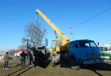 В Павлограде коммунальщики демонтировали незаконных 8 рекламных конструкций