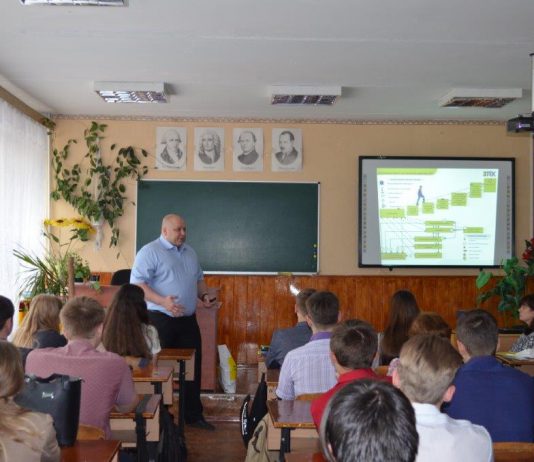 Выпускникам школ Западного Донбасса рассказали о преимуществах шахтерской профессии