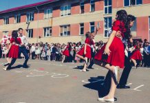Выпускников приглашают принять участие в конкурсе на лучший школьный вальс