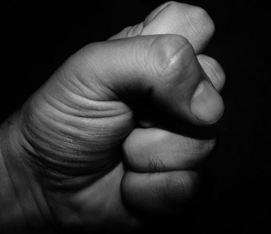 Депутат селищної ради брав участь у побитті людини в кафе