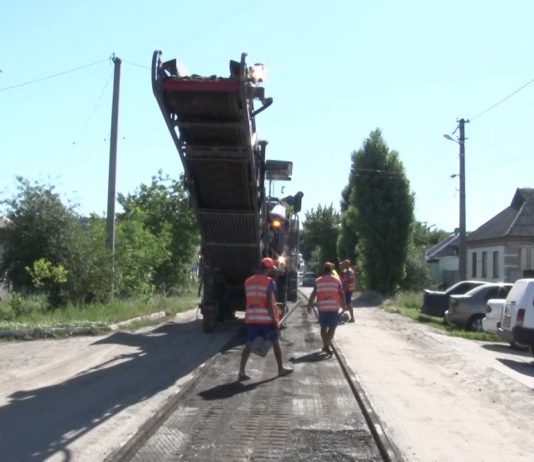 В Павлограде начали ремонтировать ул. Озерную (ВИДЕО)
