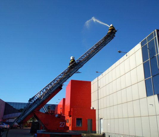В Павлограде тушили условный пожар в торговом центре