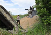 На Павлоградщине под грузовиком рухнул мост (ФОТОФАКТ)