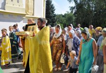 В павлоградском соборе встретили мощи покровителей семьи