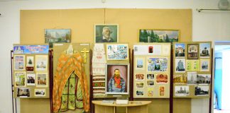 На новой выставке в музее можно увидеть рясу и крест, которым сотня лет