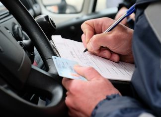 Мешканець Павлограда їздив без прав, попри заборону поліцейських