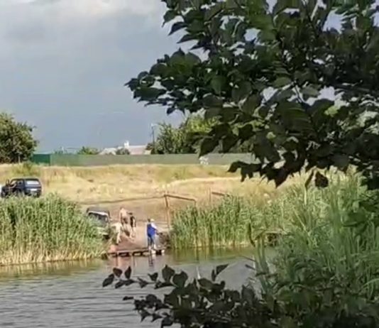 В Павлограде замечена машина-амфибия (ВИДЕО)