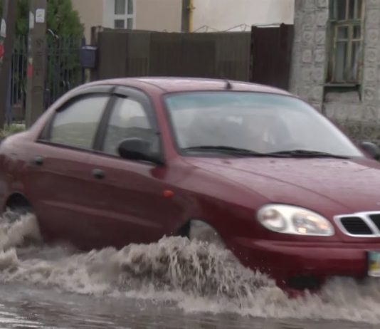 Итоги непогоды: 80% месячной нормы осадков  в Павлограде выпало за день (ВИДЕО)