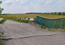 Жители с. Новая Дача перекрыли дорогу транспорту, чтобы им отремонтировали мост