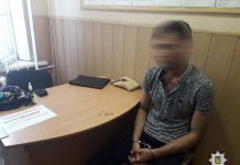 Павлоградец обокрал женщину, угрожая её убить